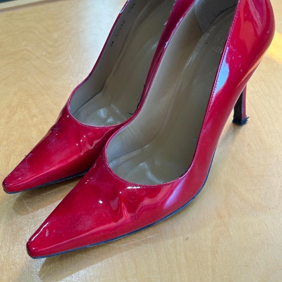 Stuart Weizman shoes and a doozy & Burke Matching bright red clutch - Picture 2 of 13